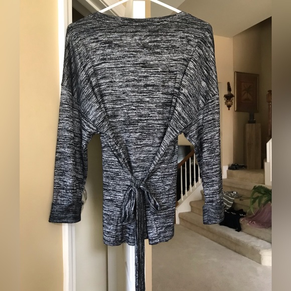 🆕🔥HOST PICK🎉LUCKY BRAND GORGEOUS GRAY WRAP FLARE LONGSLEEVE SEXY&SUPER SOFT - Picture 16 of 16